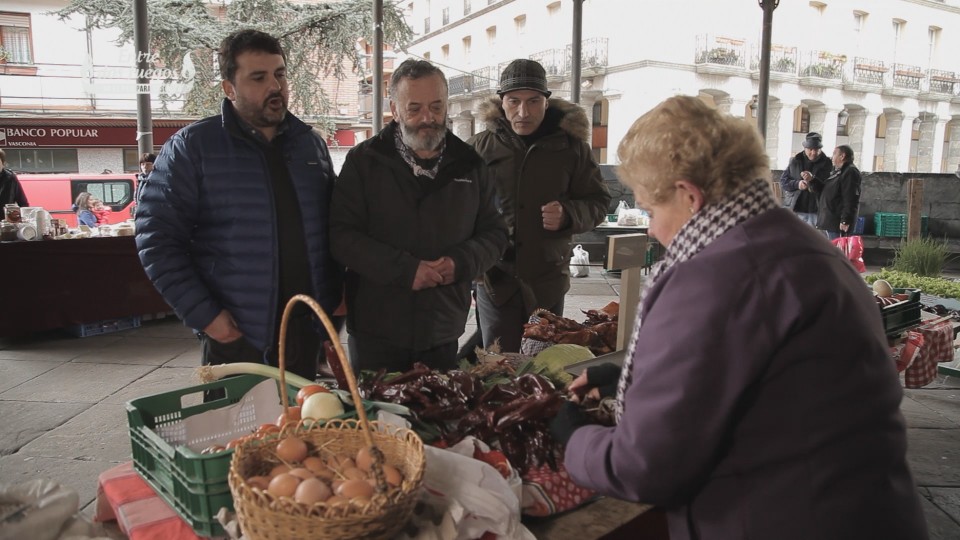 Laudioko merkatuan, barazki onenen bila