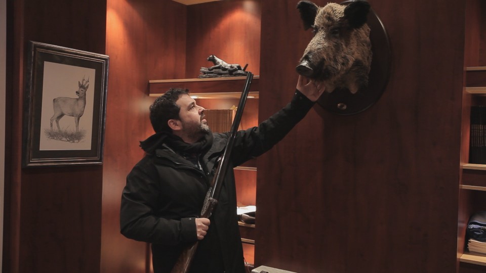 Ander, eskopeta batekin, Eibarren