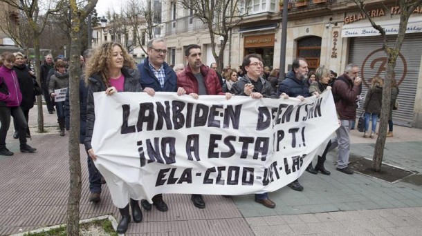 'Langileen aldeko jarrerari eusteko eskatzen diogu sailburu berriari'