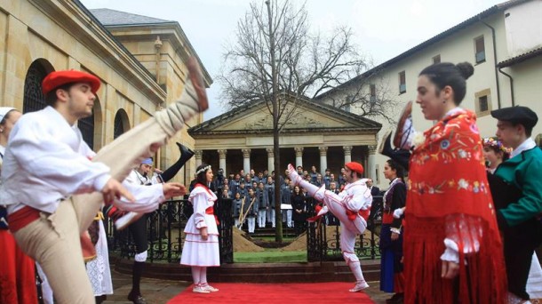 Xabier Euzkitzek Gernikako Arbolaren ekitaldian botatako bertsoa