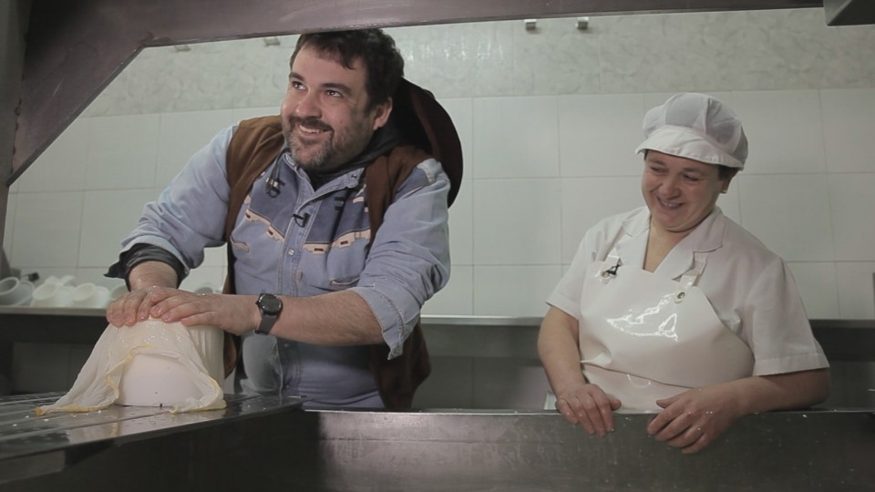 Elaborando queso en Legazpi