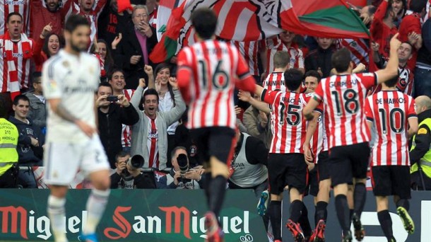 El Athletic celebra el gol de Aduriz la pasada temporada / EFE.