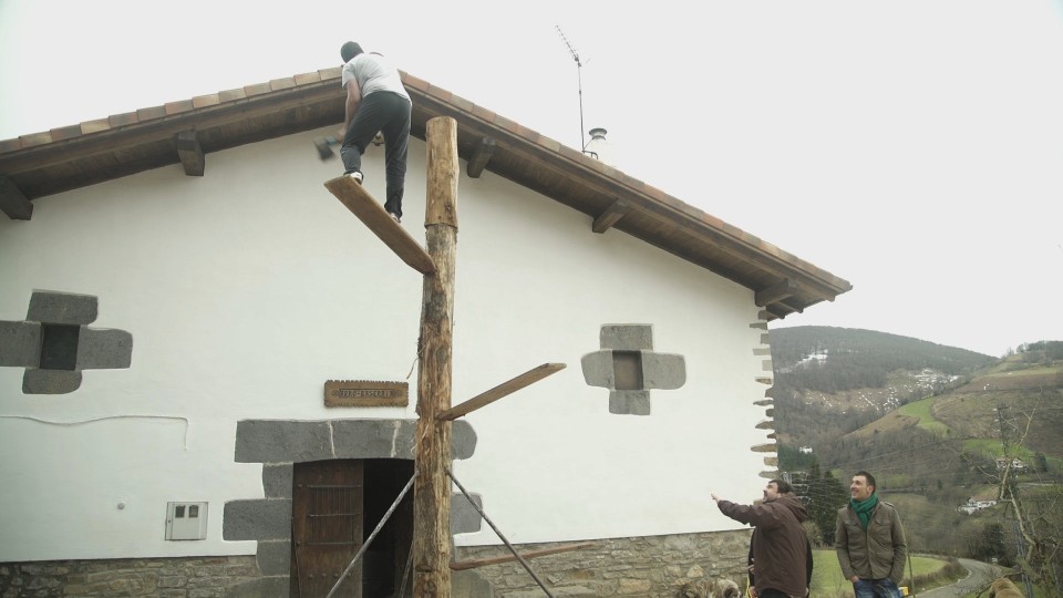 En el caserio con la cocinera
