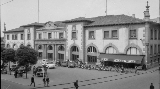 Estación de Autobuses de Vitoria (C/Francia) 1964.Autor: Arqué. Archivo Municipal de Vitoria-Gasteiz