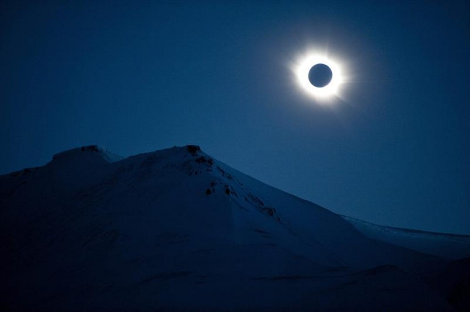 El eclipse solar, visto desde Svalbard (Noruega). EFE