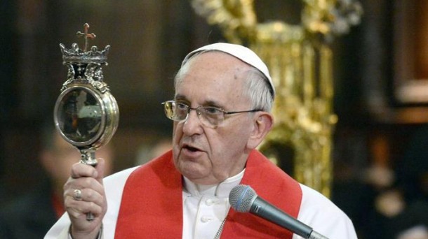 El papa se encuentra de visita apostólica en Nápoles. Foto: EFE