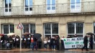 Concentración frente al parlamento contra el cierro de la farmacia Ana Redondo, 26.03.2015
