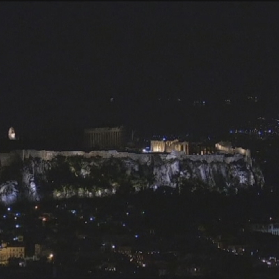 Acrópolis griega apagada en la Hora del Planeta