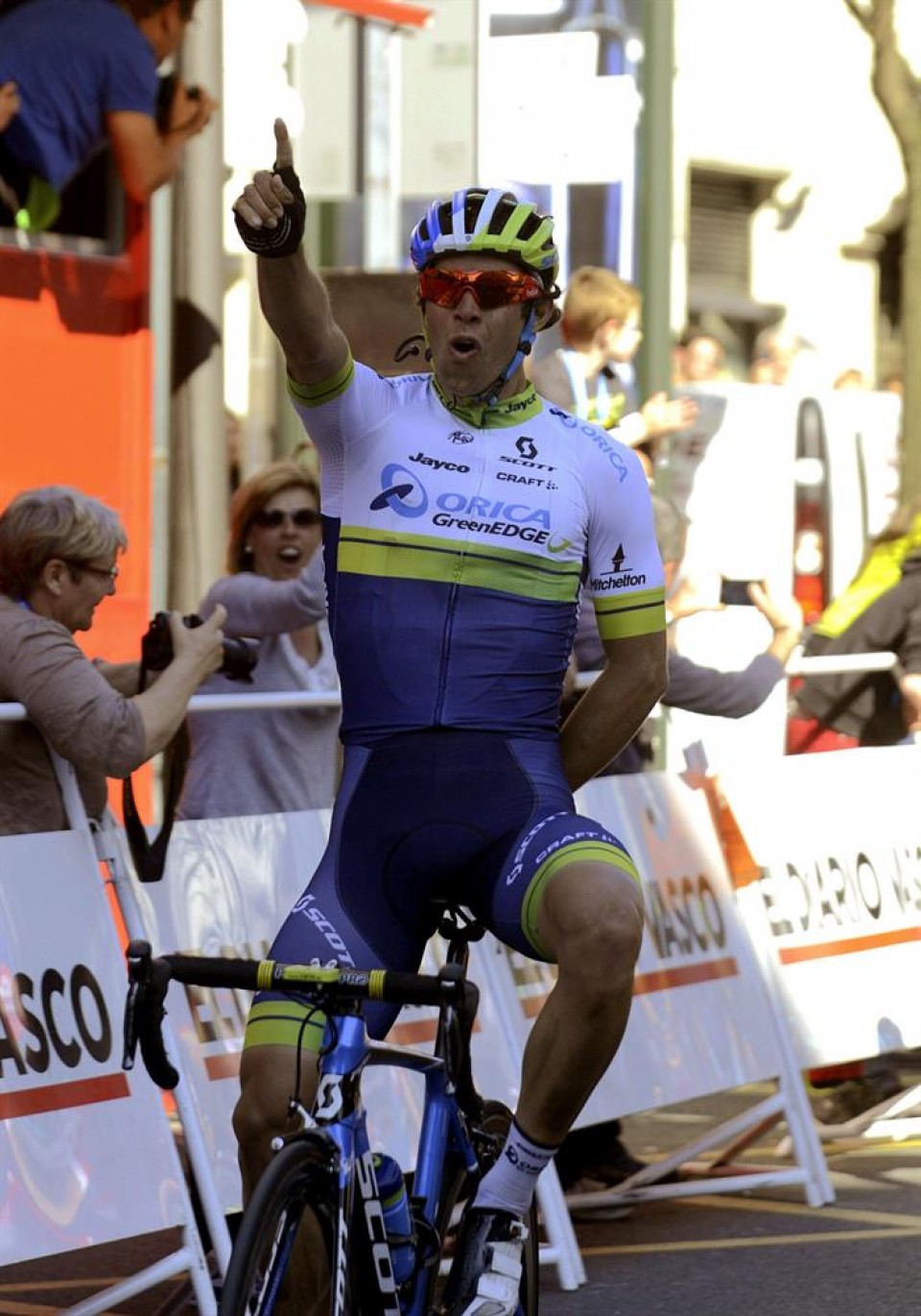 Matthews gana la primera etapa. Foto: EFE