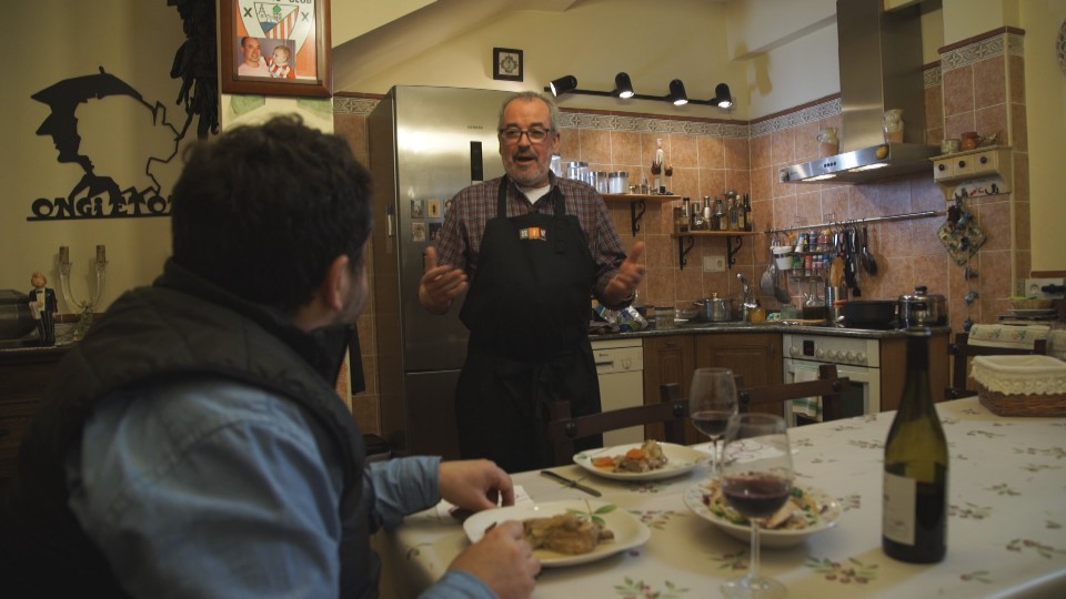 Guardiako sukaldariak galeperrak prestatu ditu eskabetxatuta