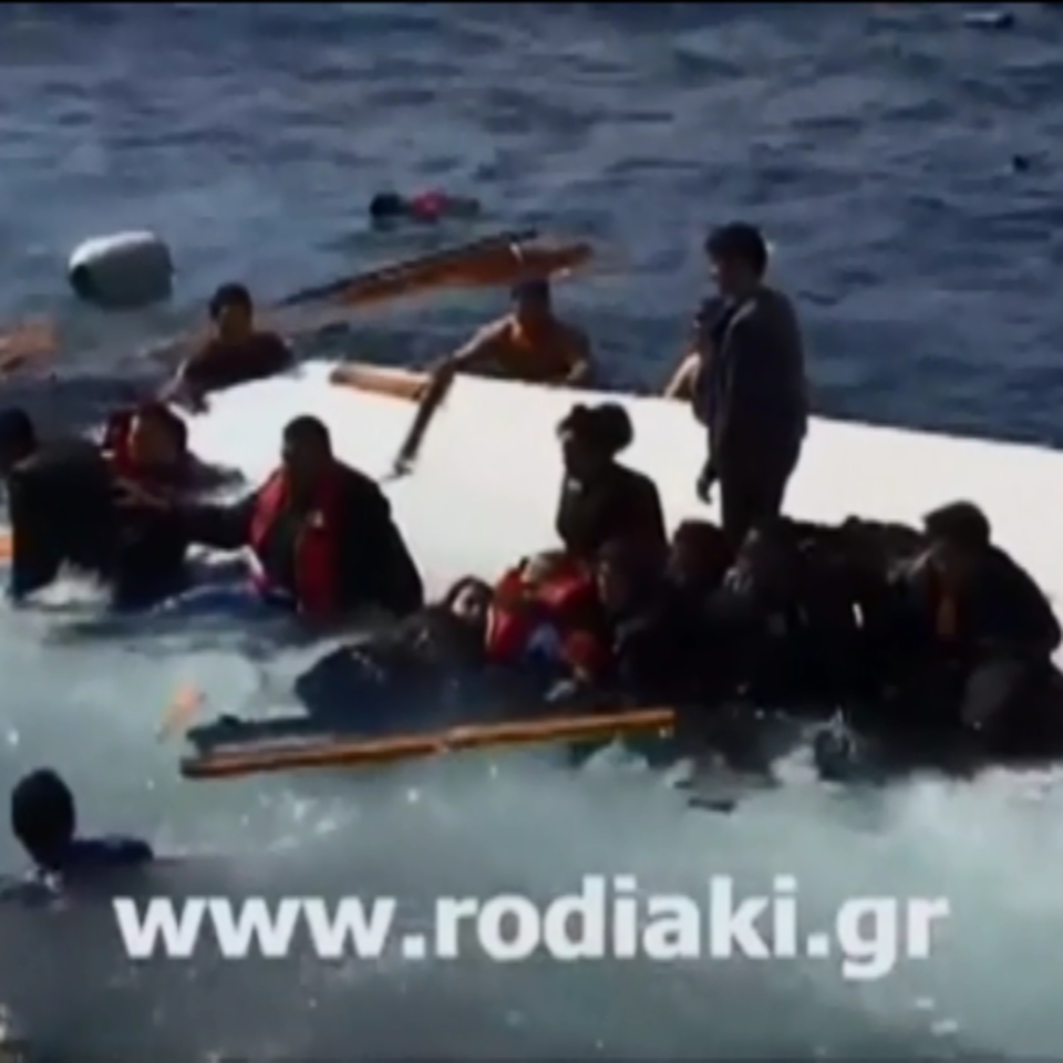 3 muertos tras encallar en Rodas un barco con decenas de inmigrantes