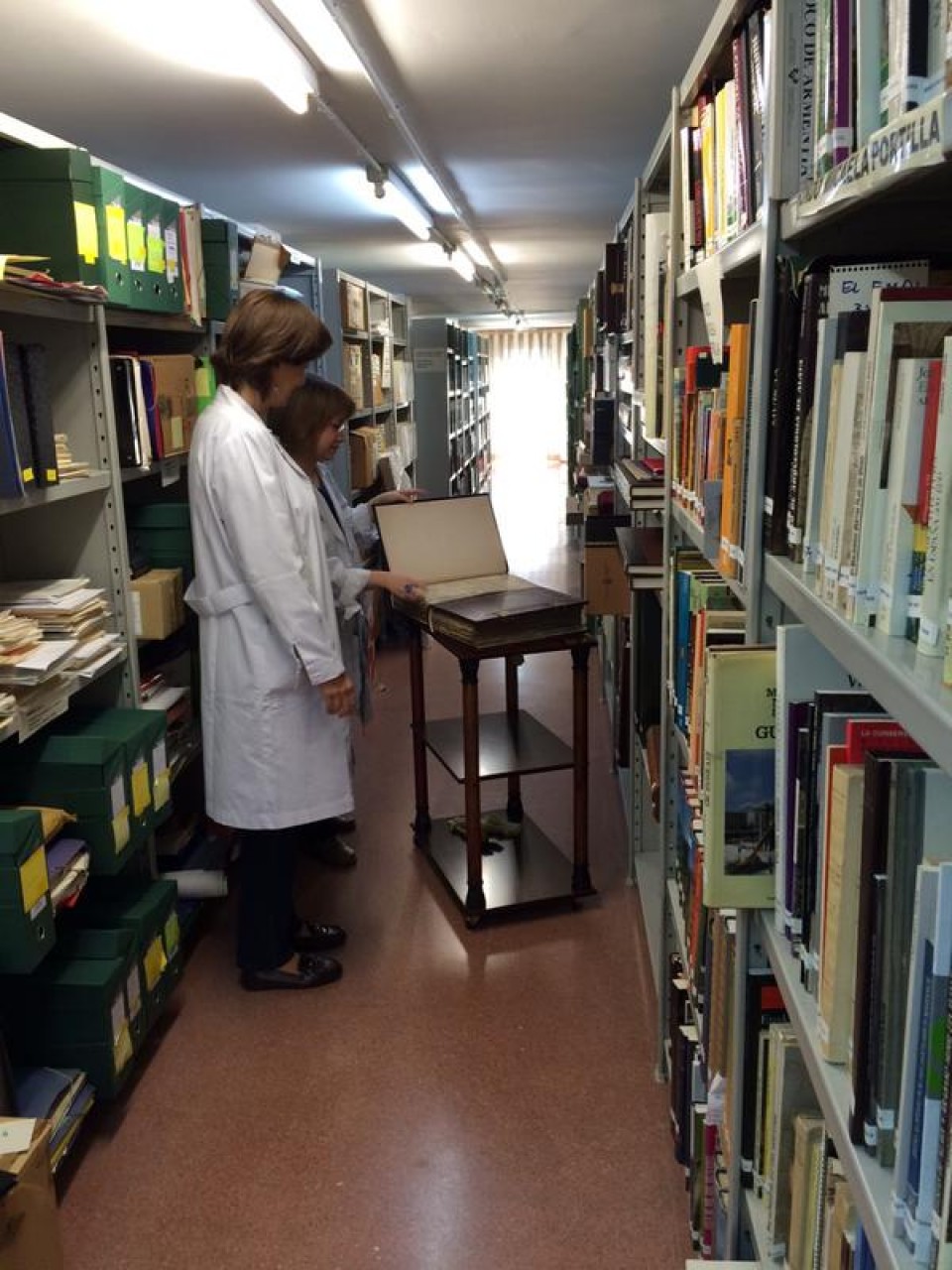 El en depósito de libros de CC Ignacio Aldecoa, 23.04.2015