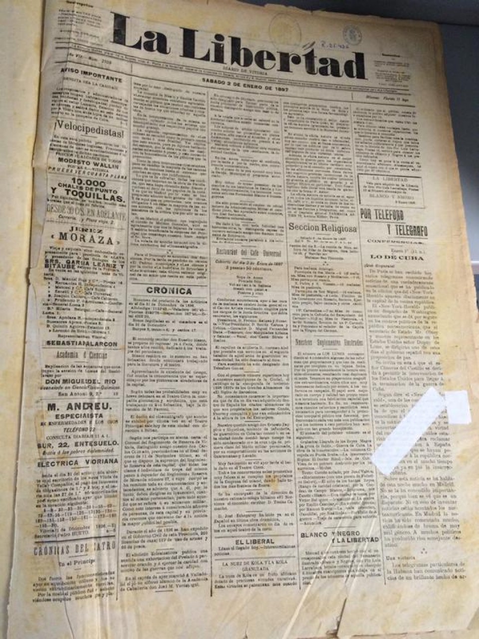 En la hemeroteko de la CC Ignacio Aldekoa, 23.04.2015