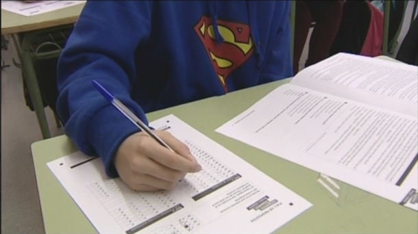 Hezkuntza eragileek ebaluazio frogei buruz duten iritzia jaso dugu