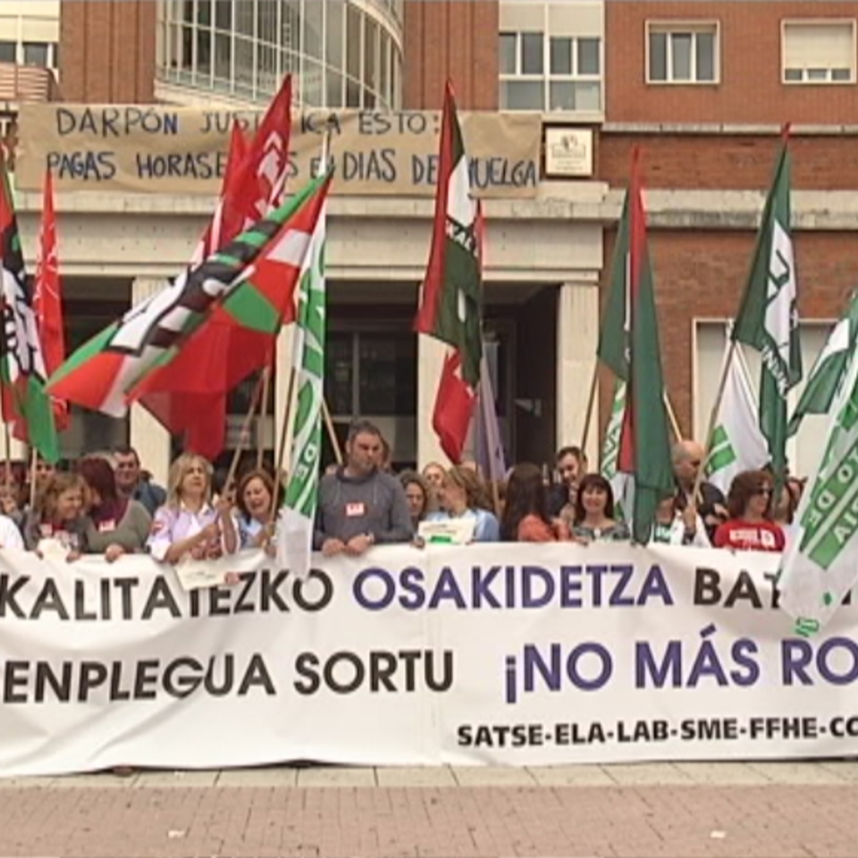 Una manifestación de los sindicatos de Osakidetza. EiTB