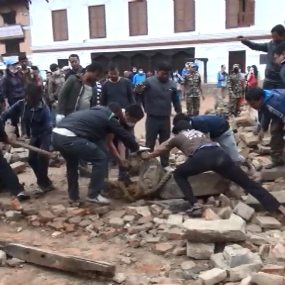 La ayuda llega a Katmandú, pero hay dificultades para distribuirla. Foto: EiTB