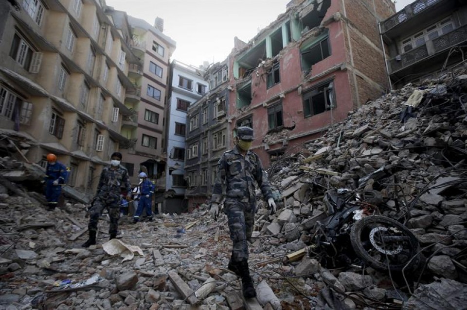 Apirilaren 25eko lurrikarak txikituta utzi zuen Katmandu hiriburua. EFE