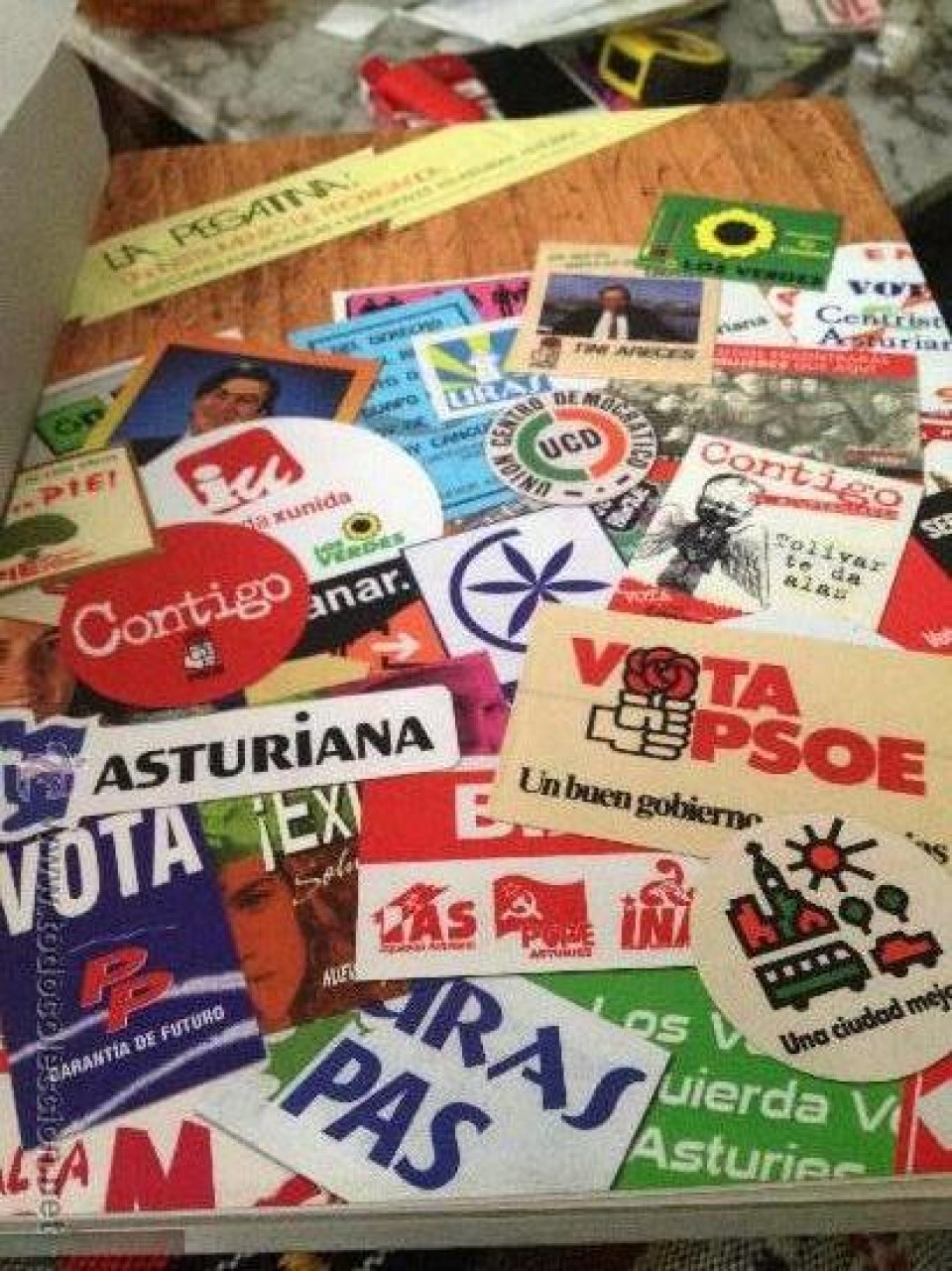 Colección de pegatinas políticas, 07.05.2015