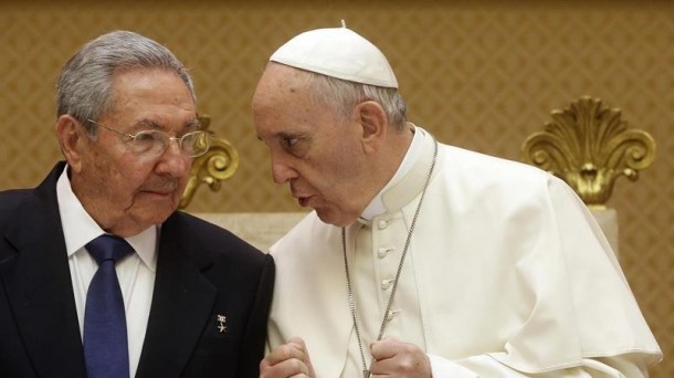 El mandatario cubano Raul Castro y el papa Francisco. Imagen de archivo: EFE