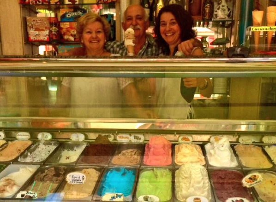 En la Heladería Plaza para hacer frente al calaro, 12.05.2015
