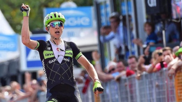 El ciclista italiano del Cannondale-Garmin Davide Formolo celebra la victoria. Foto: EFE