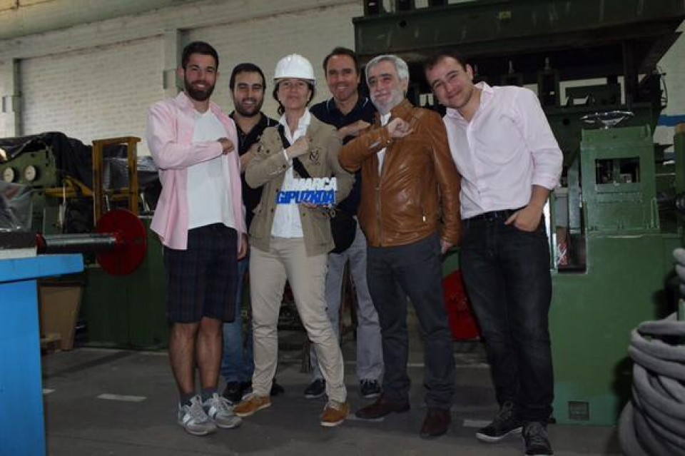 El candidato del PP a la Diputación de Gipuzkoa, Juan Carlos Cano, en una empresa. Foto: PP Gipuzkoa