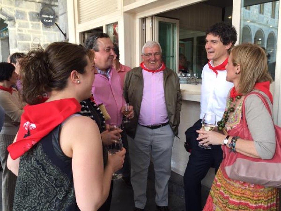 El candidato a diputado general de Bizkaia por el PNV, Unai Rementería, en 'ochomayos' de Orduña. Foto: Unai Rementeria