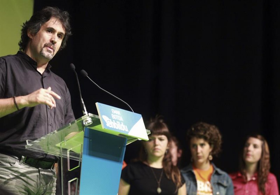 Urizar: 'PP y PSOE preparan una reforma constitucional de cambio cero'