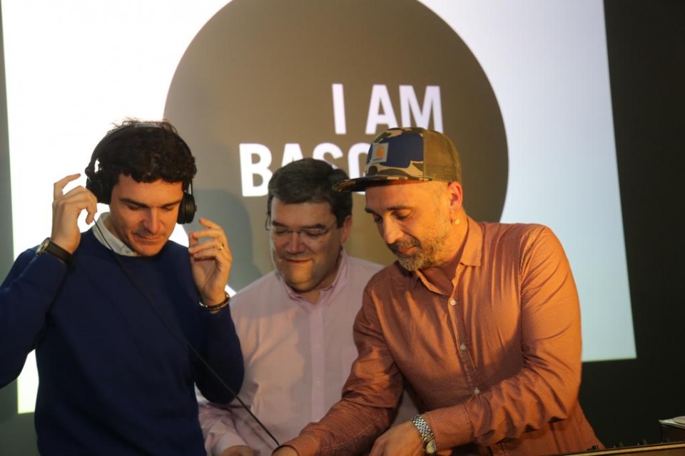 Rementeria y Aburto, DJ's en Bilbao. Foto: EAJ-PNV