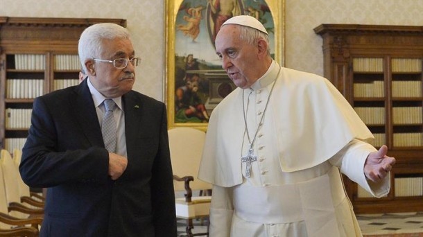 El papa Francisco, con el presidente palestino, Mahmud Abbas. EFE