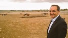 Javier Esparza, en una ganadería de toros. Foto: navarrísimo title=