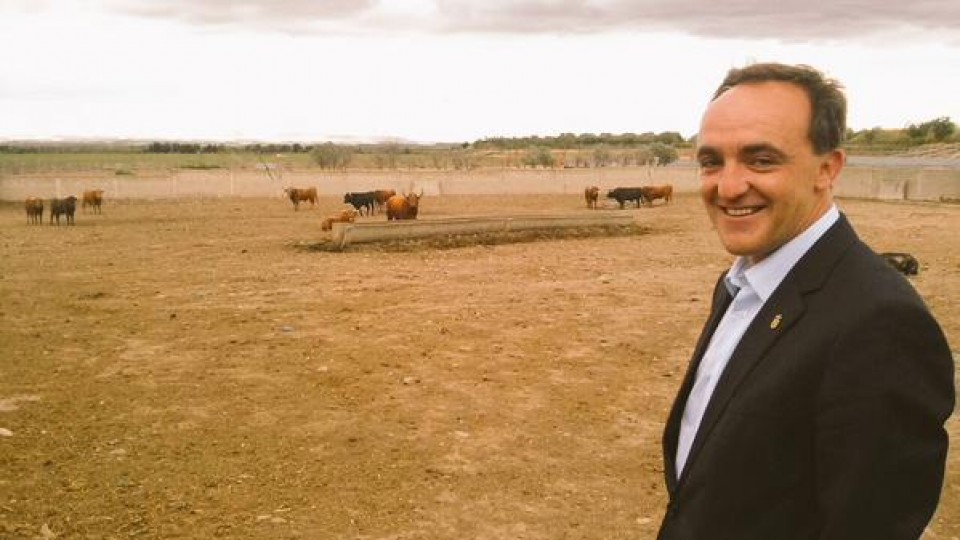 Javier Esparza, en una ganadería de toros. Foto: navarrísimo