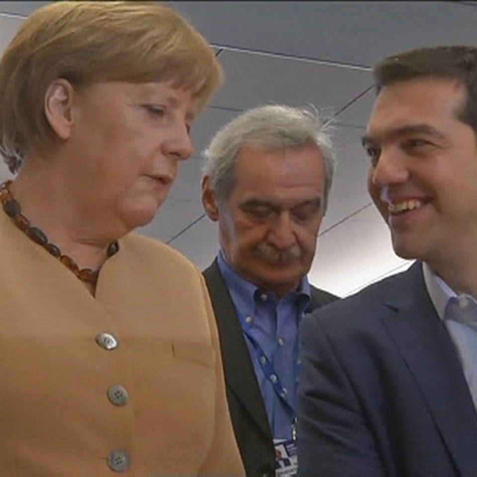 Tsipras y Juncker en Riga. Imagen: EFE
