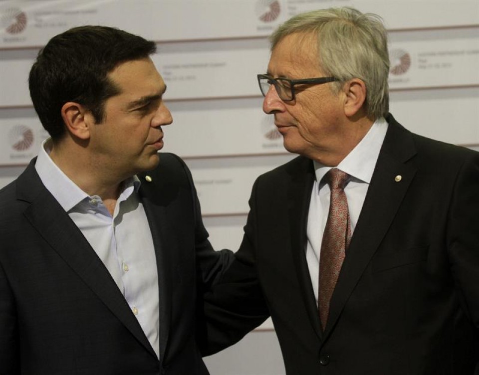 Tsipras y Juncker en Riga. Imagen: EFE