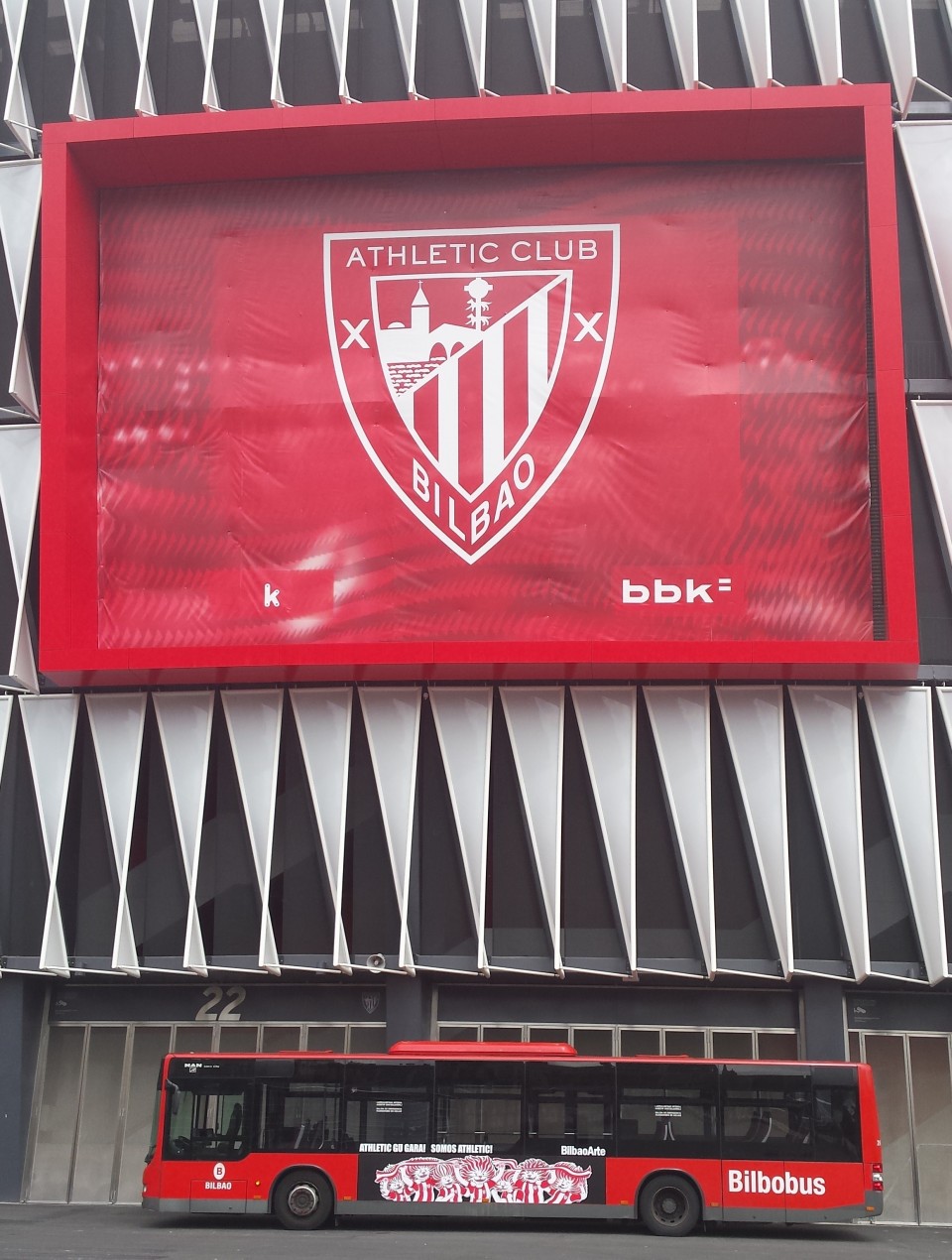 Bilbobuseko autobusak apaindurik