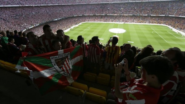 La afición del Athletic estará presente en La Cartuja, como lo estuvo, en 2015, en el Camp Nou (EFE)