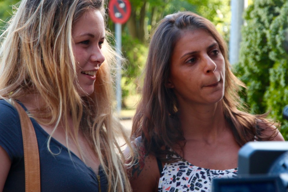 Johana y Janaina a su llegada a Miramon. Foto: EITB