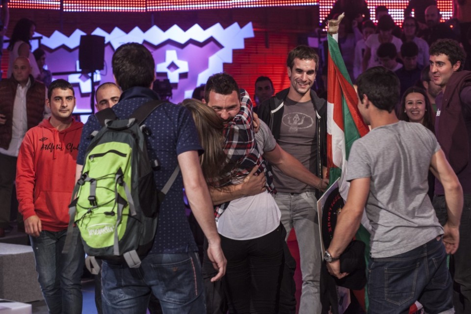 Lehiakideak Maixa besarkatzen