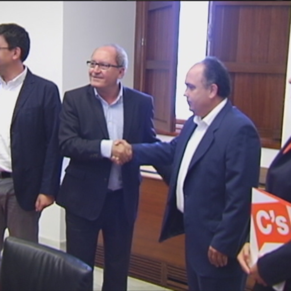 PSOE y Ciudadanos cierran el acuerdo de investidura de Susana Díaz