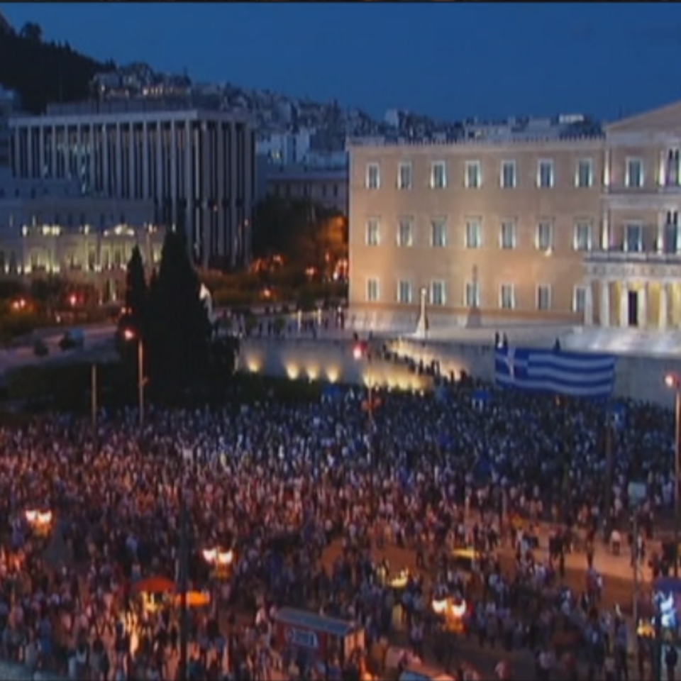 Miles de personas se manifiestan en Atenas a favor de un acuerdo