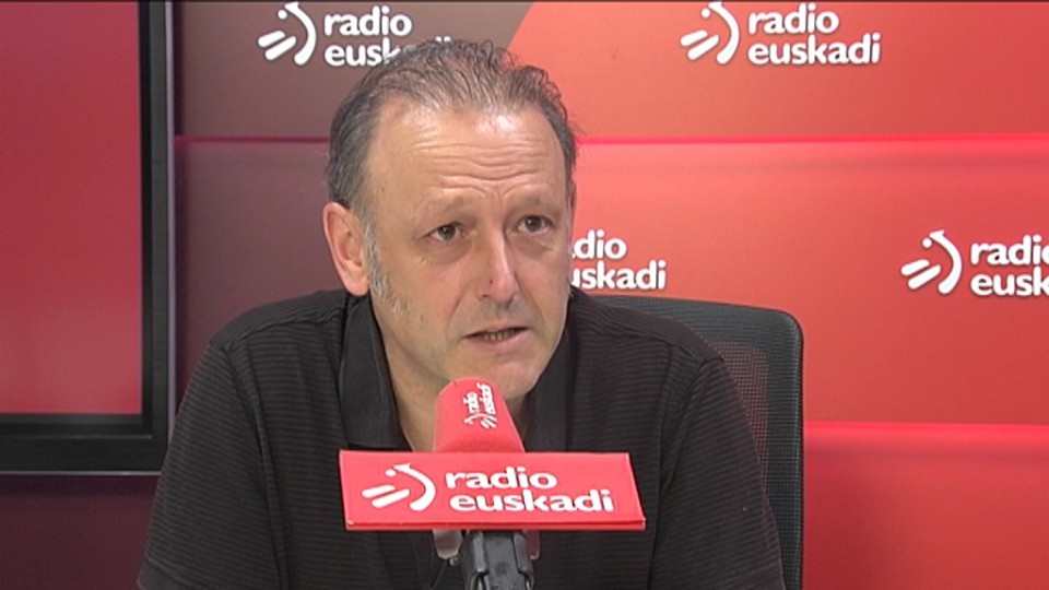 Roberto Uriarte, en los estudios de Radio Euskadi. Foto: EiTB