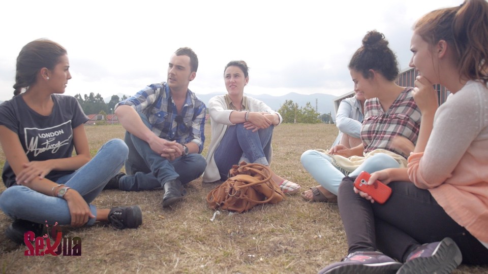 Jon Gomez Garai EHU-UPVko ikasleekin.