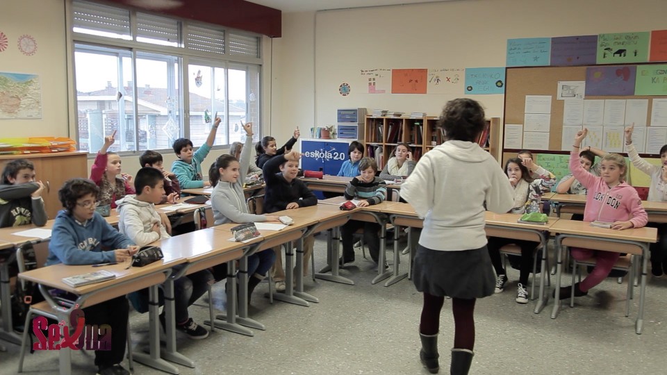 Mireia Cifuentes sexologoa, Lehen Hezkuntzako ikasgela batean.