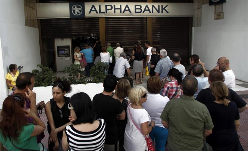 Los bancos griegos, cerrados hasta el domingo. Foto: EFE