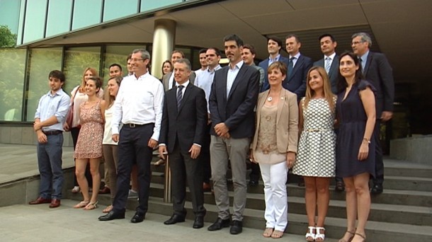 Urkullu, Olano, Goia y Tapia en la inauguración del edificio 'Kuatro', en Donostia. 