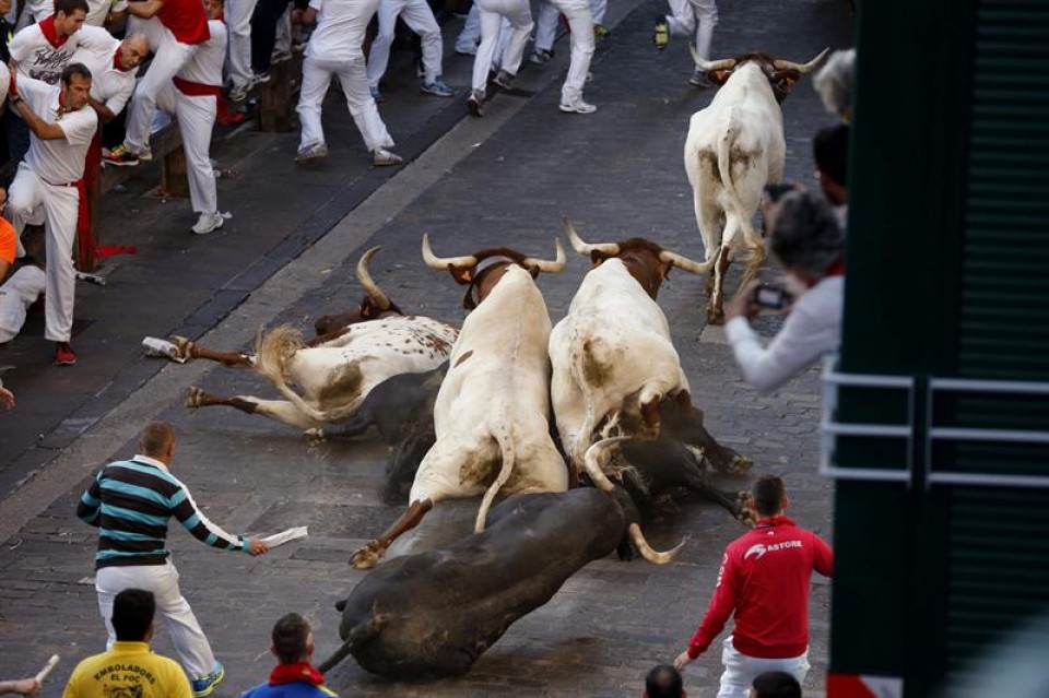 Rápido y bonito encierro de los de Conde de la Maza. Imagen: EFE