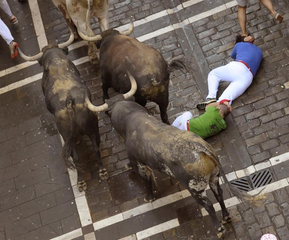 Rápido y bonito encierro de los de Conde de la Maza. Imagen: EFE