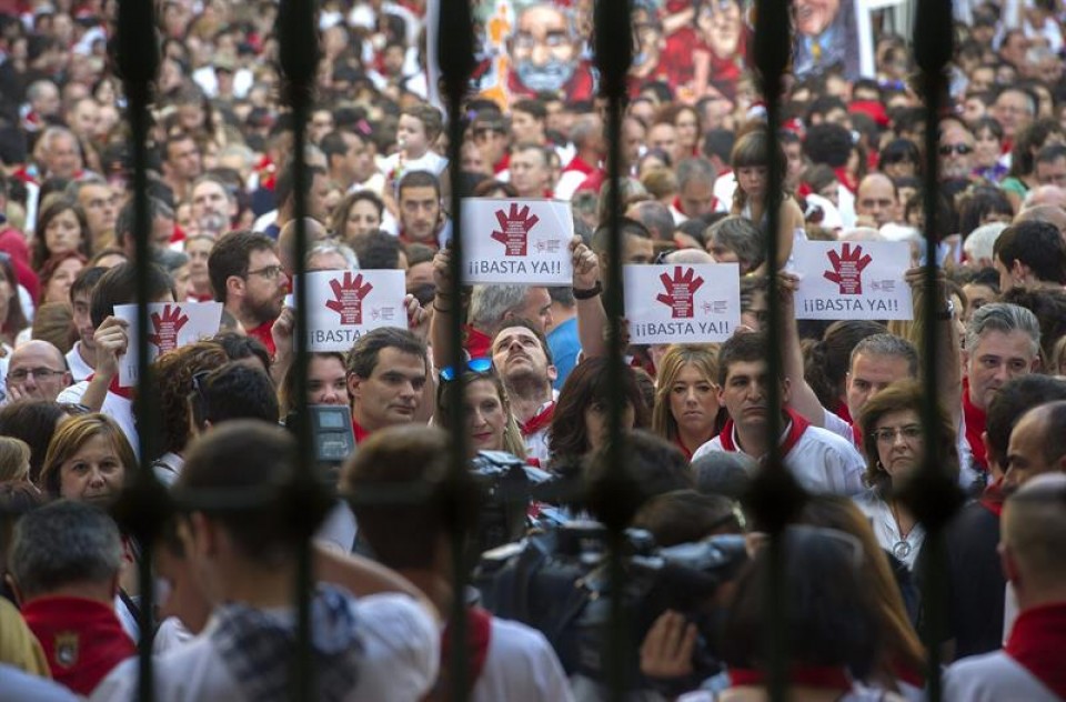 Imagen de archivo de una concentración tras una agresión sexual en Pamplona. Foto: EFE.