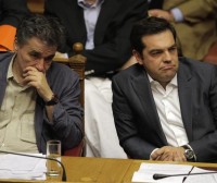 El Parlamento griego aprueba el rescate pese a la división de Syriza
