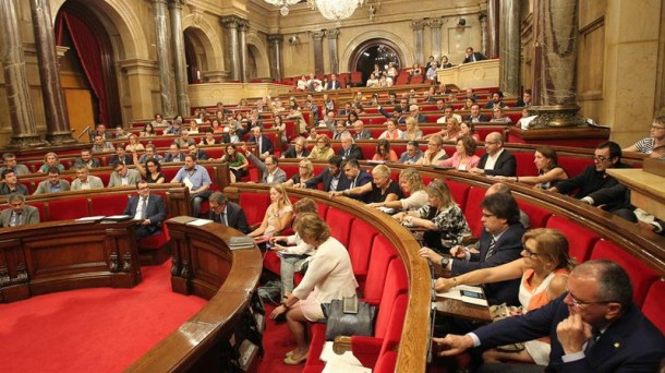 Votación para reprobar a Pujol en el Parlamento catalán.